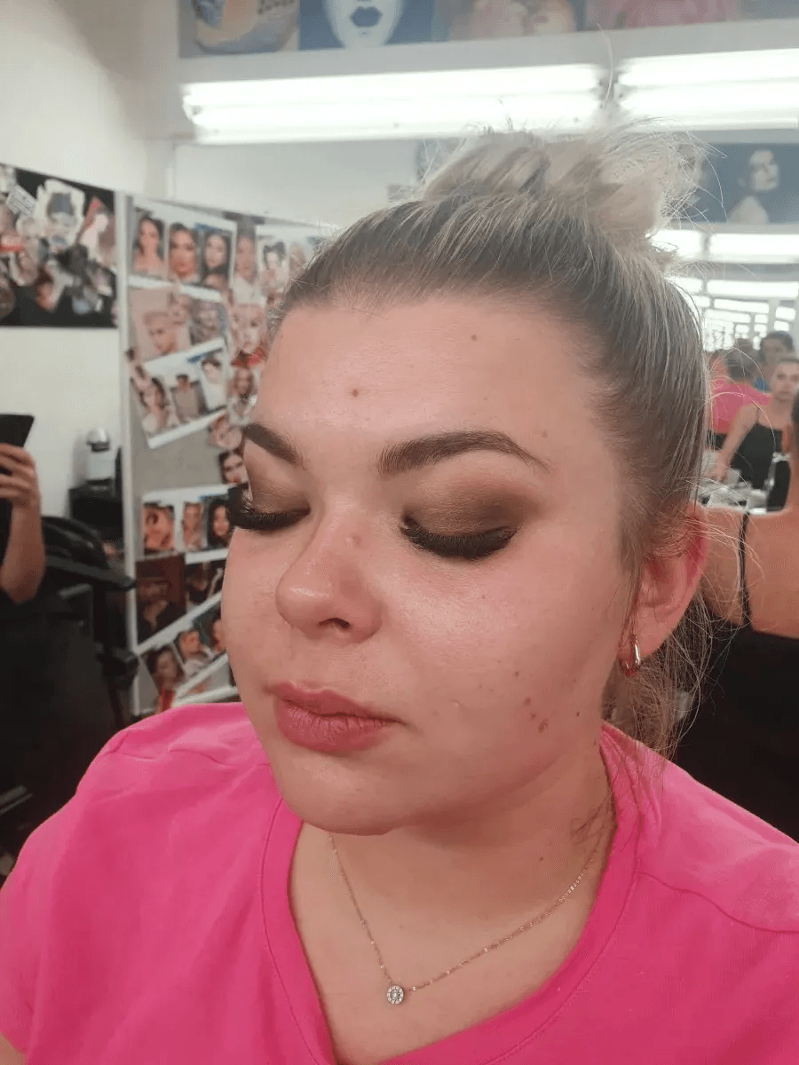 Kouřové líčení 2025: Návod na smoky eyes krok za krokem