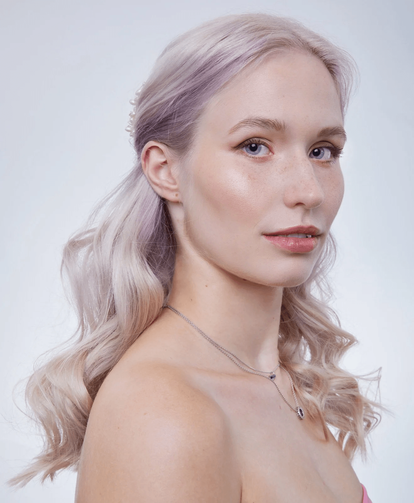 Svatební make-up a účes