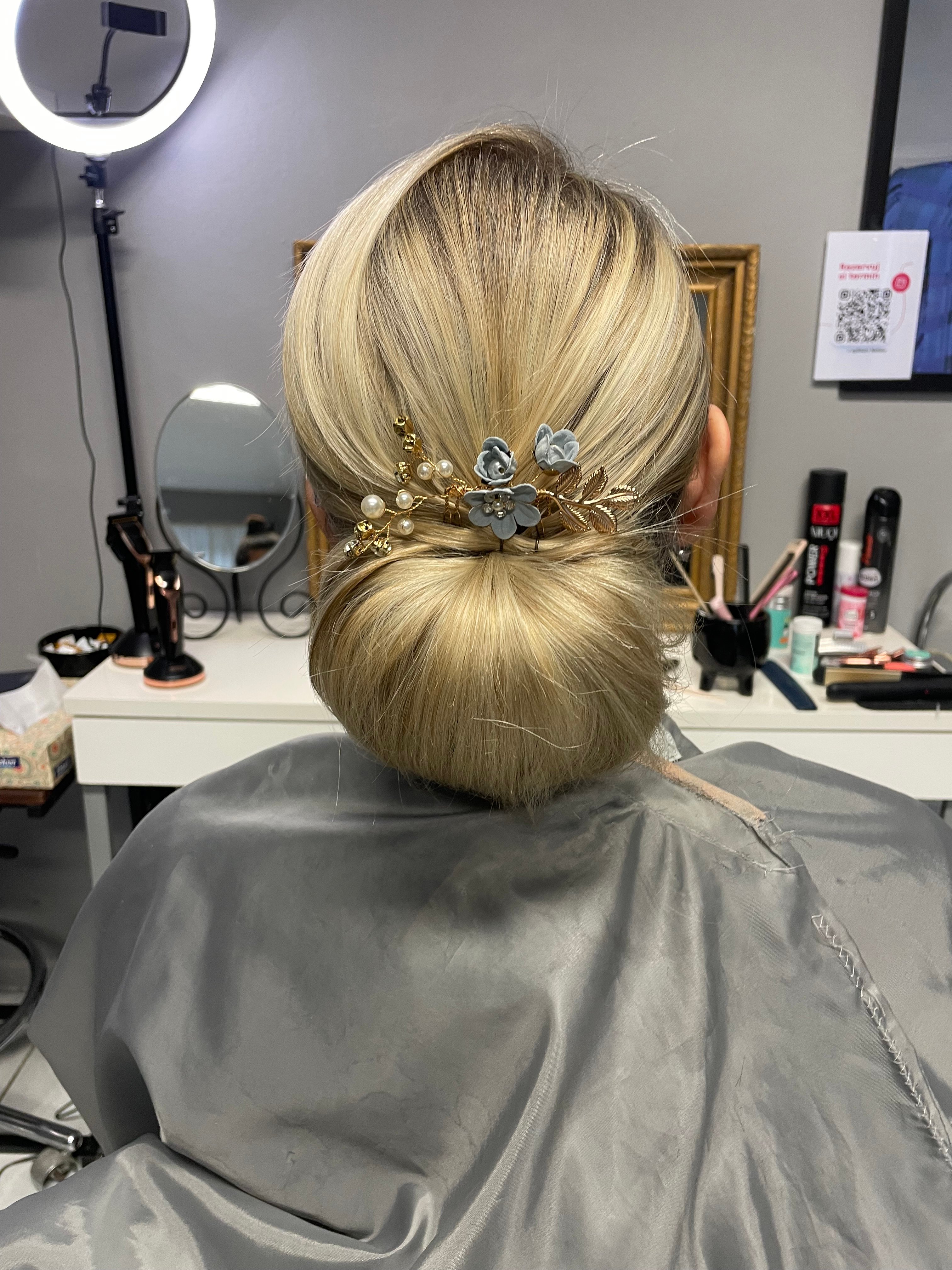 Elegantní drdol s ozdobou