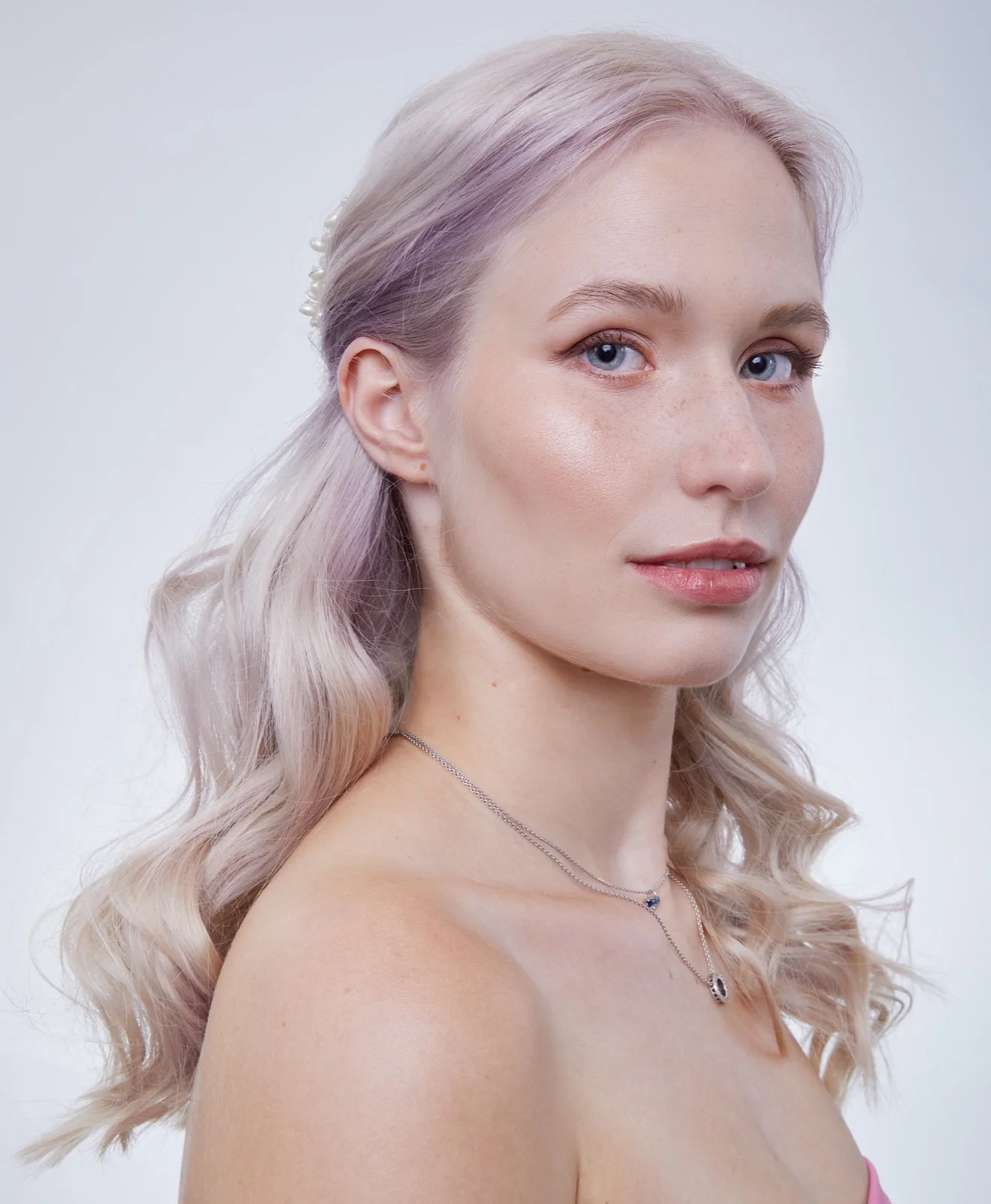 Svatební make-up a účes