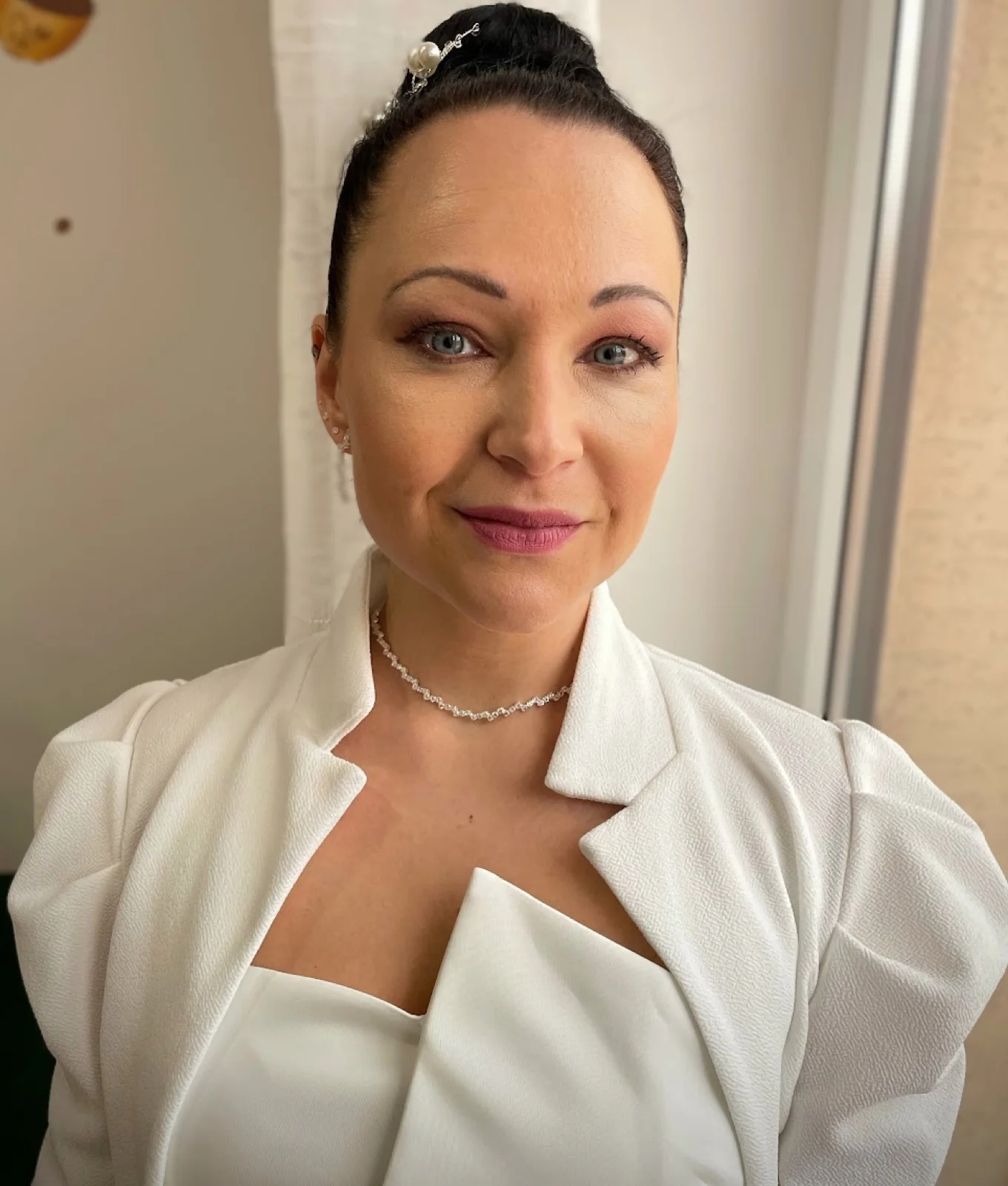 Svatební make-up a účes